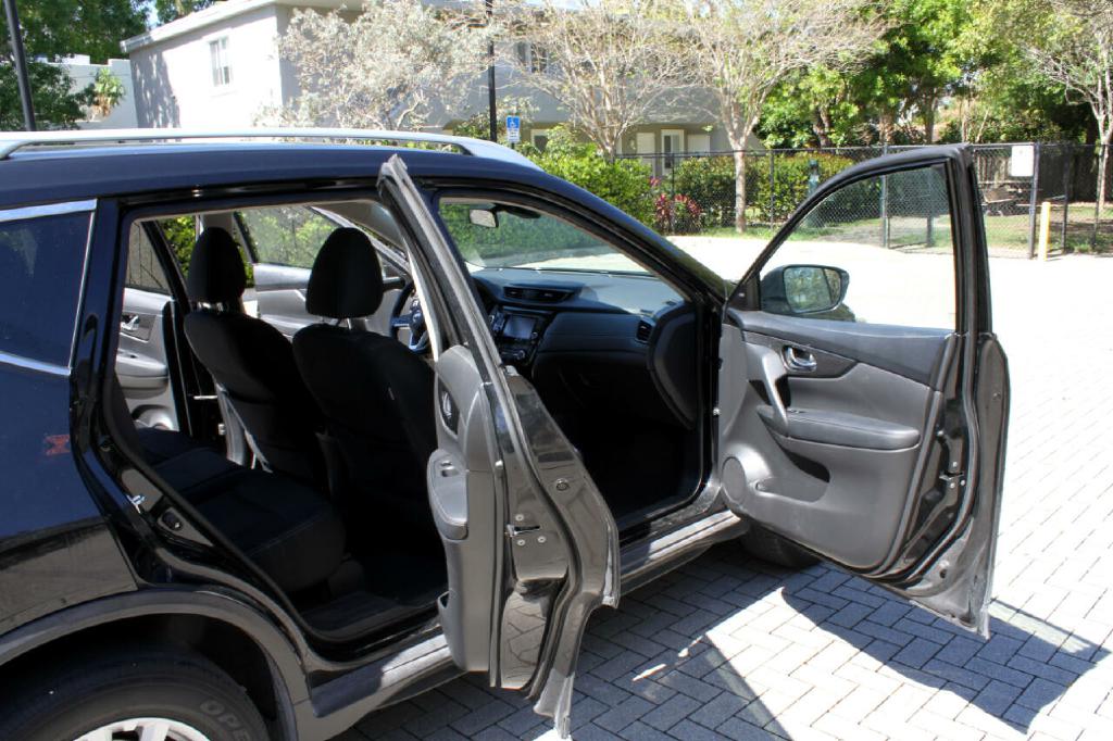 Photo 11 of this NISSAN ROGUE