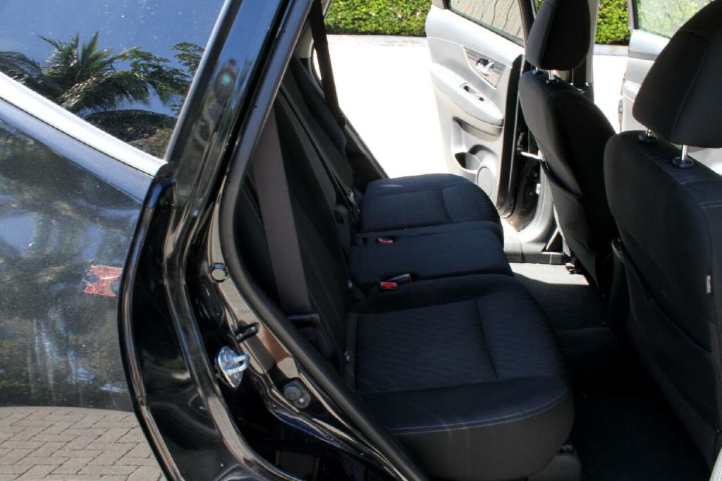 Photo 12 of this NISSAN ROGUE