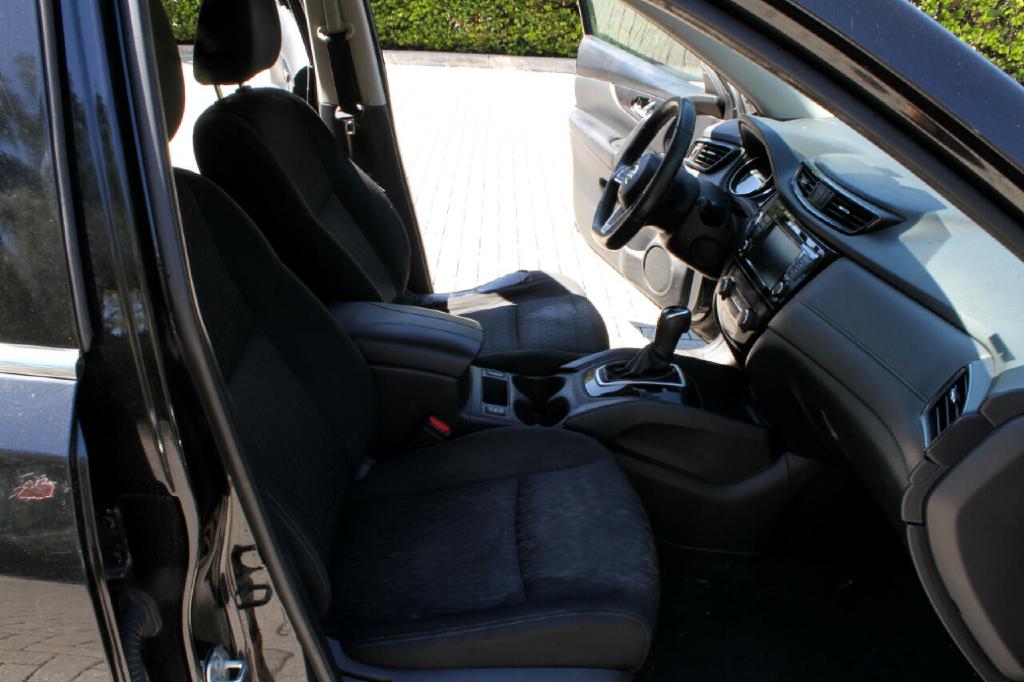 Photo 13 of this NISSAN ROGUE
