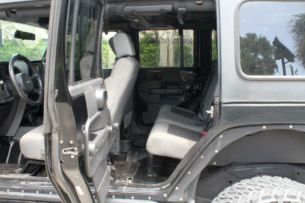 Photo 10 of this JEEP WRANGLER