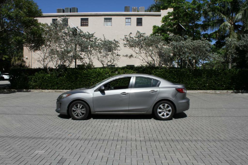 Photo 2 of this MAZDA MAZDA3