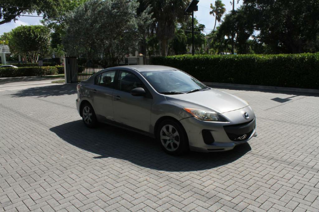 Photo 4 of this MAZDA MAZDA3