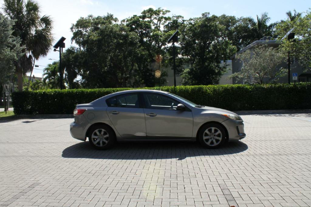 Photo 5 of this MAZDA MAZDA3