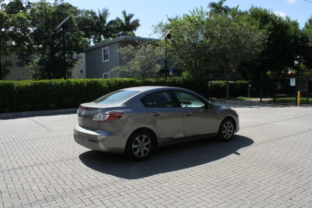 Photo 6 of this MAZDA MAZDA3