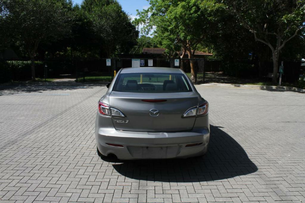 Photo 7 of this MAZDA MAZDA3