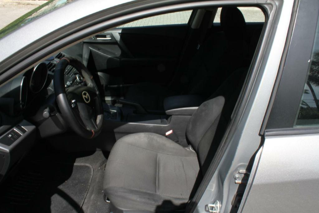 Photo 9 of this MAZDA MAZDA3