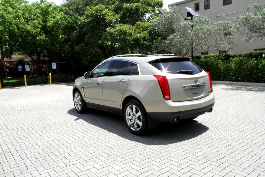 Photo 2 of this CADILLAC SRX