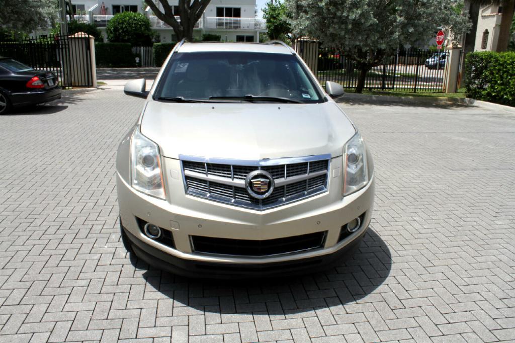 Photo 3 of this CADILLAC SRX