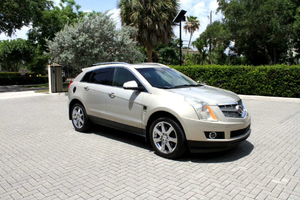 Photo 4 of this CADILLAC SRX