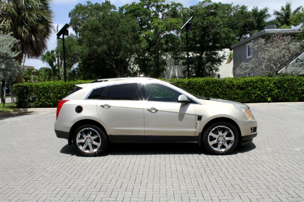 Photo 5 of this CADILLAC SRX