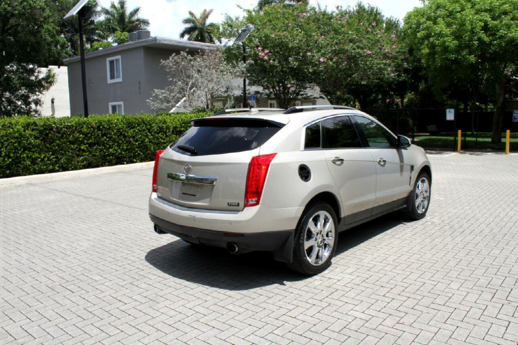 Photo 6 of this CADILLAC SRX