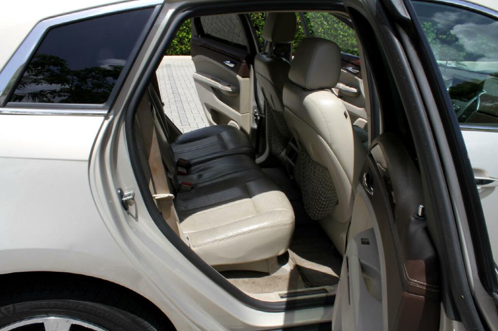 Photo 11 of this CADILLAC SRX