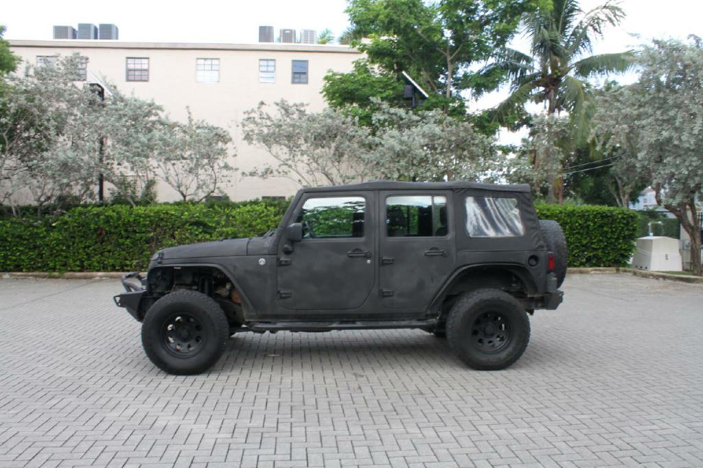 Photo 2 of this JEEP WRANGLER