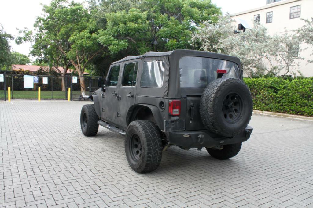 Photo 9 of this JEEP WRANGLER