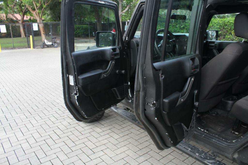 Photo 12 of this JEEP WRANGLER