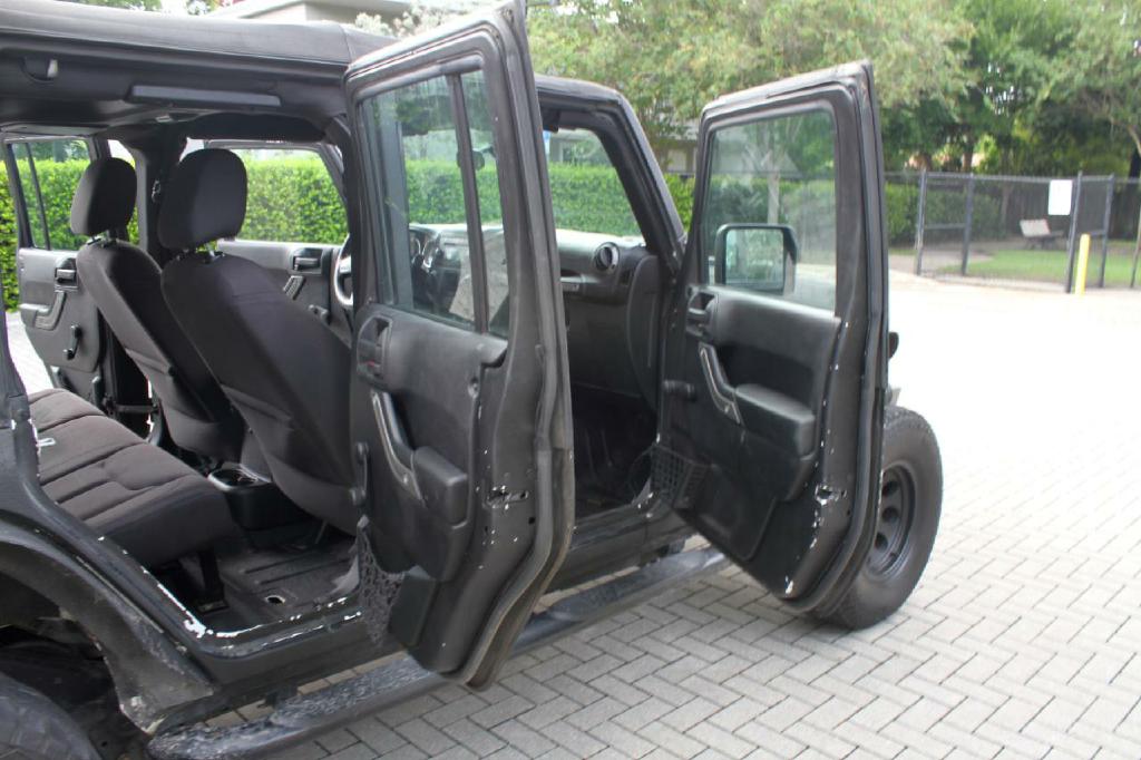 Photo 15 of this JEEP WRANGLER