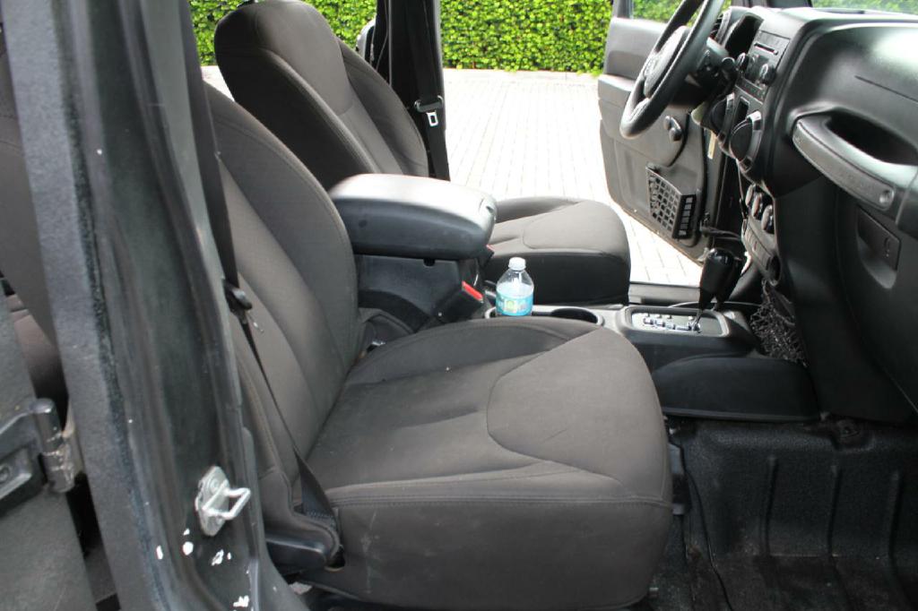 Photo 17 of this JEEP WRANGLER