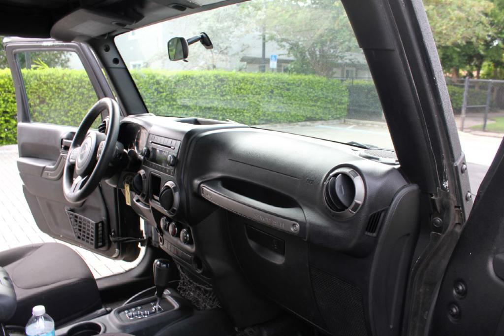 Photo 18 of this JEEP WRANGLER