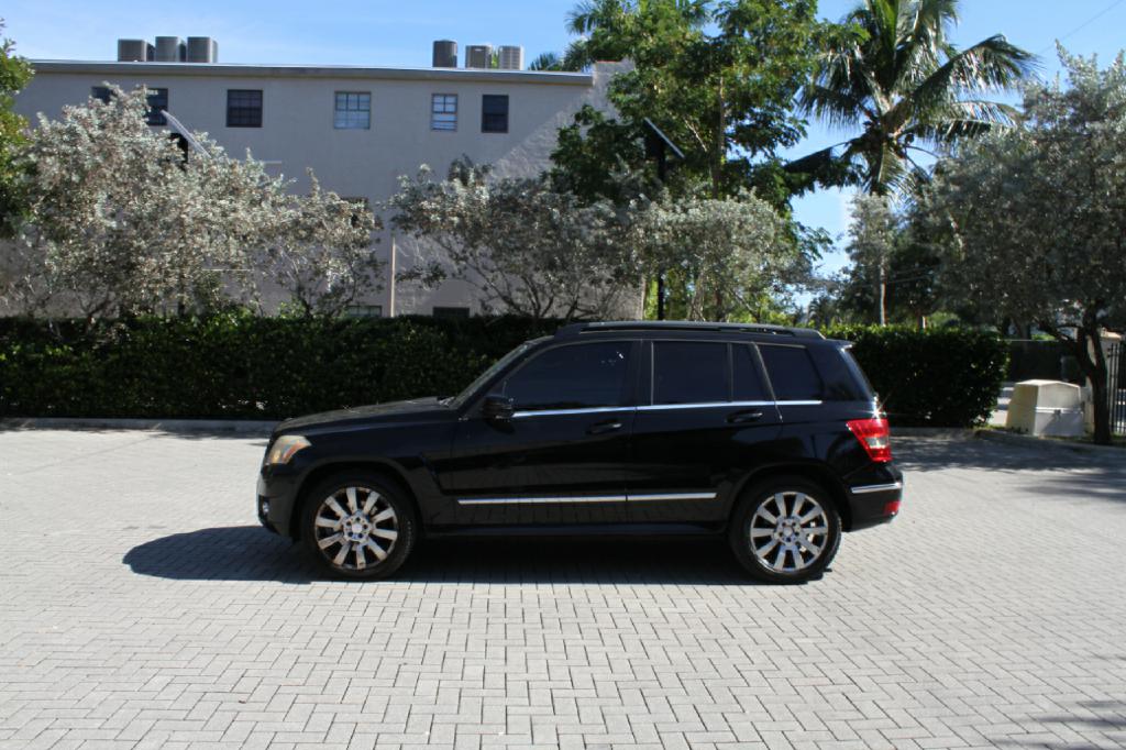 Photo 2 of this MERCEDES-BENZ GLK-CLASS