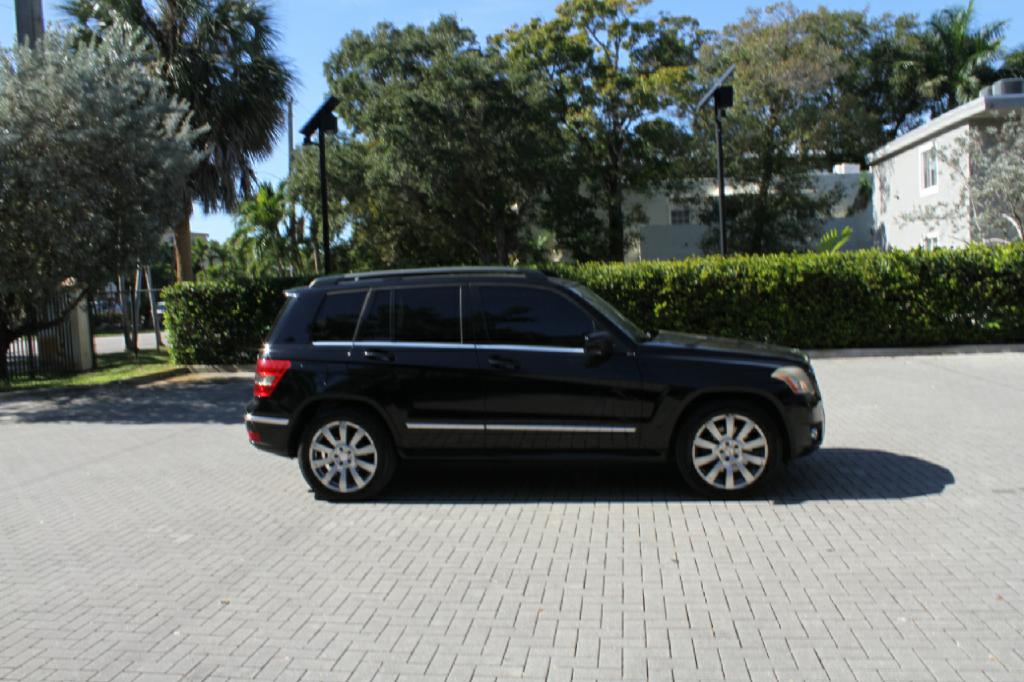 Photo 5 of this MERCEDES-BENZ GLK-CLASS