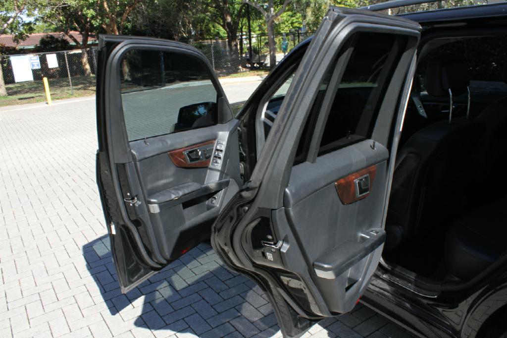 Photo 11 of this MERCEDES-BENZ GLK-CLASS