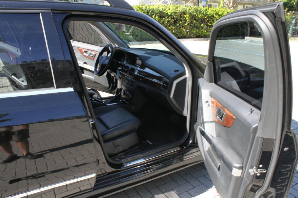 Photo 12 of this MERCEDES-BENZ GLK-CLASS