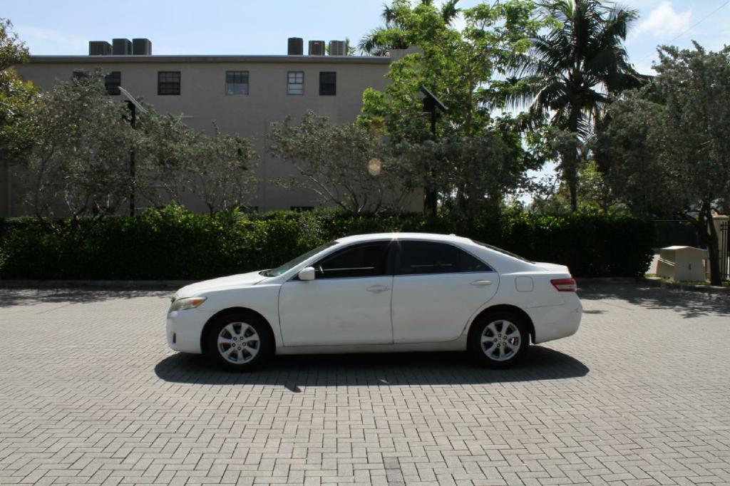 Photo 2 of this TOYOTA CAMRY