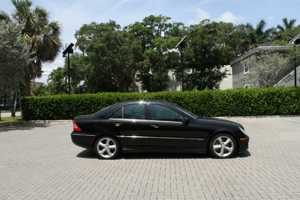 Photo 5 of this MERCEDES-BENZ C-CLASS