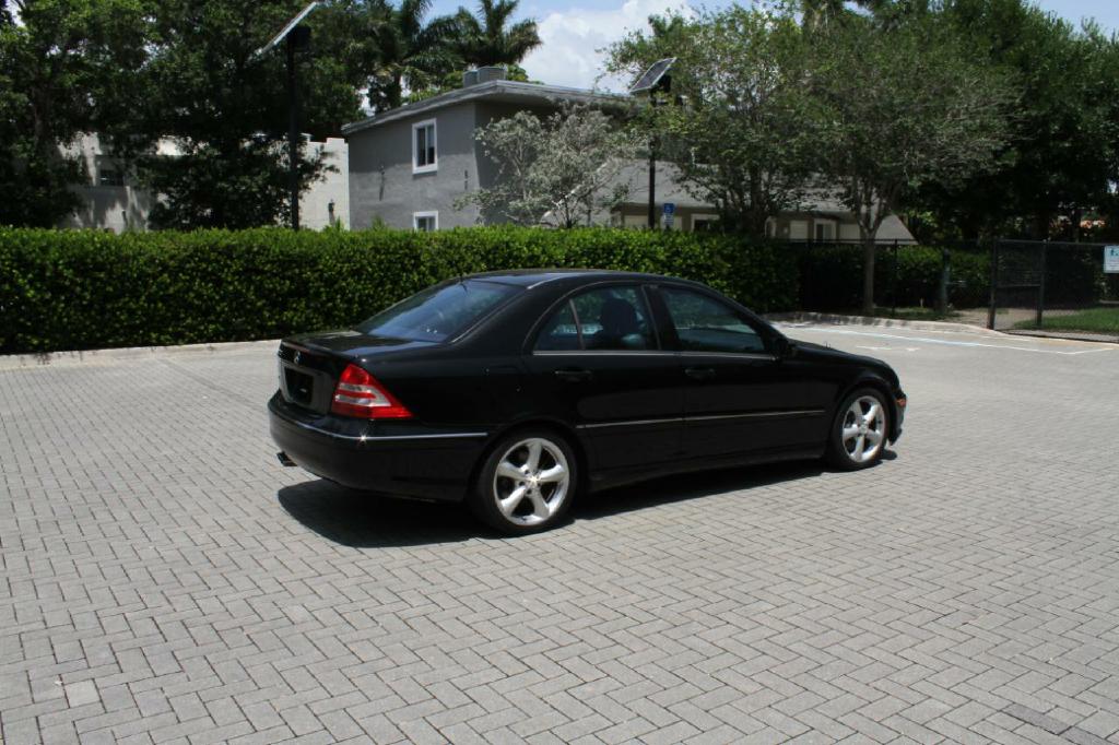 Photo 6 of this MERCEDES-BENZ C-CLASS
