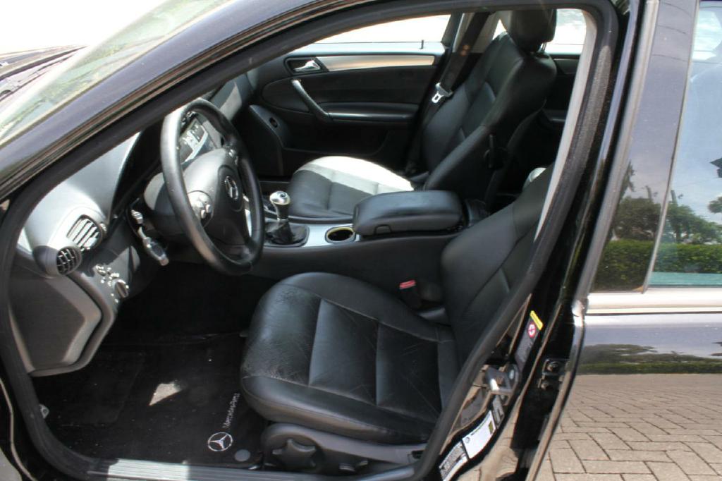 Photo 9 of this MERCEDES-BENZ C-CLASS