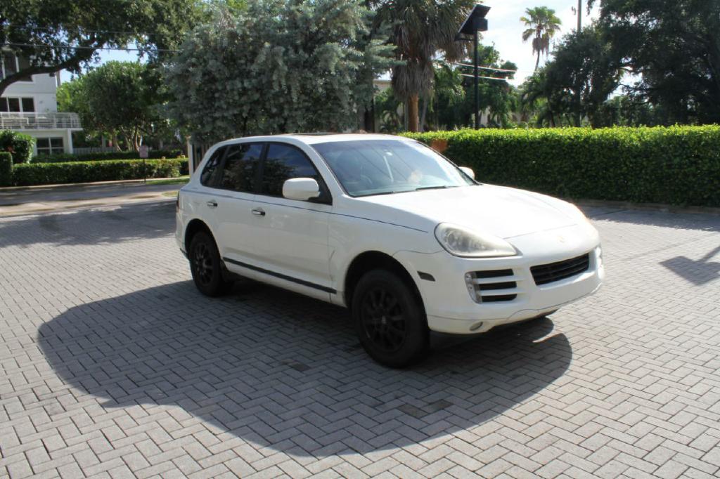 Photo 4 of this PORSCHE CAYENNE