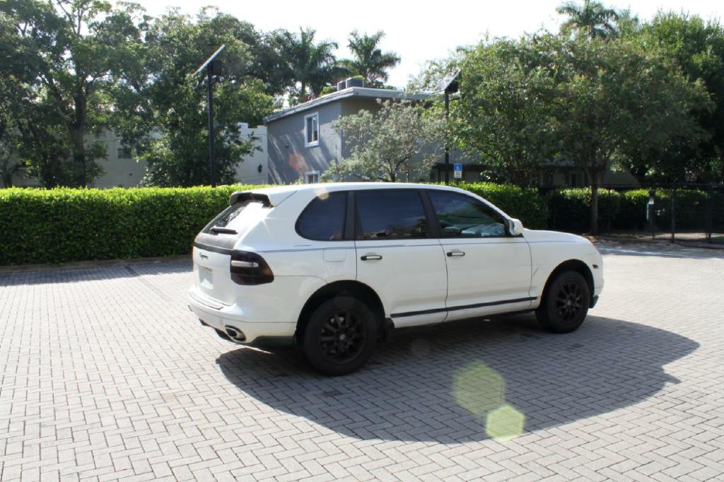 Photo 6 of this PORSCHE CAYENNE
