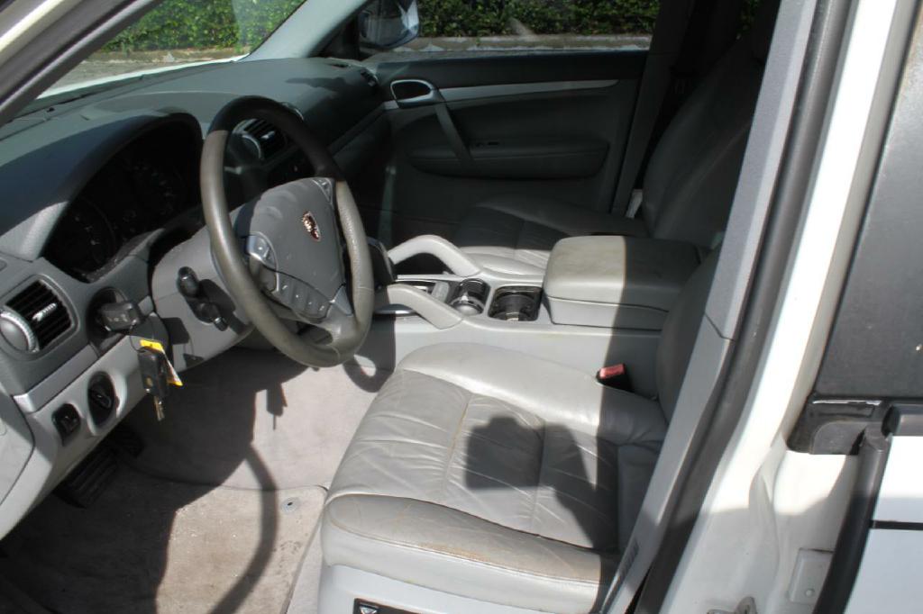 Photo 8 of this PORSCHE CAYENNE