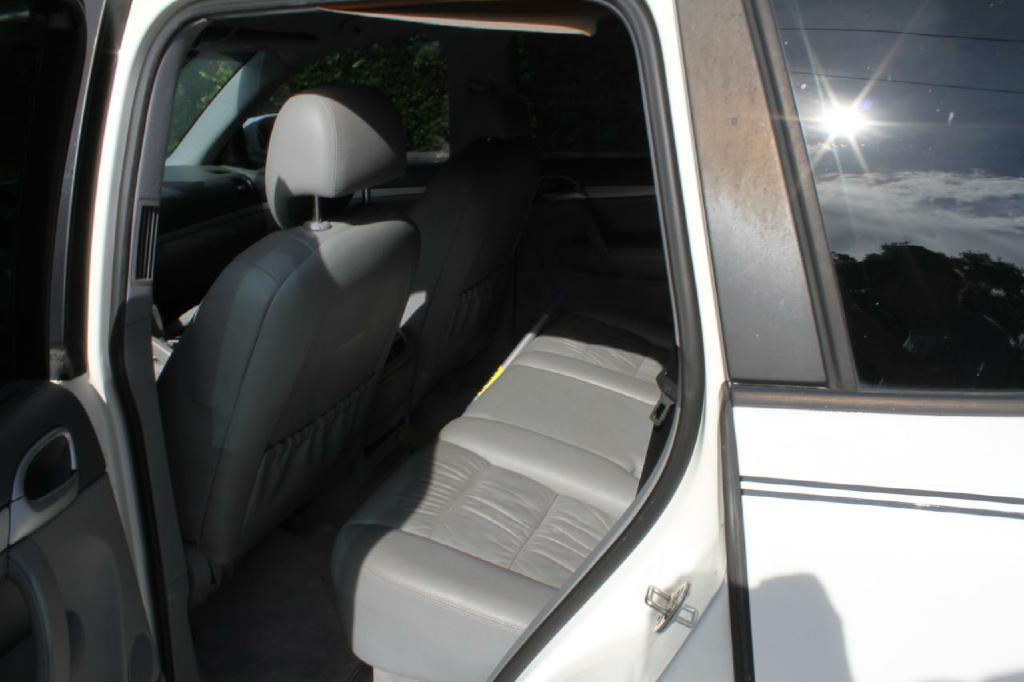 Photo 9 of this PORSCHE CAYENNE