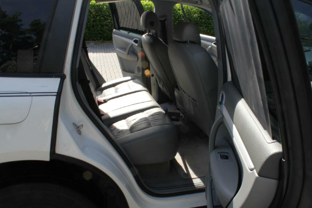 Photo 11 of this PORSCHE CAYENNE