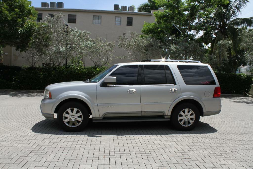 Photo 2 of this LINCOLN NAVIGATOR