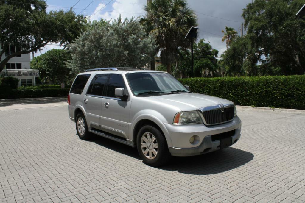 Photo 3 of this LINCOLN NAVIGATOR