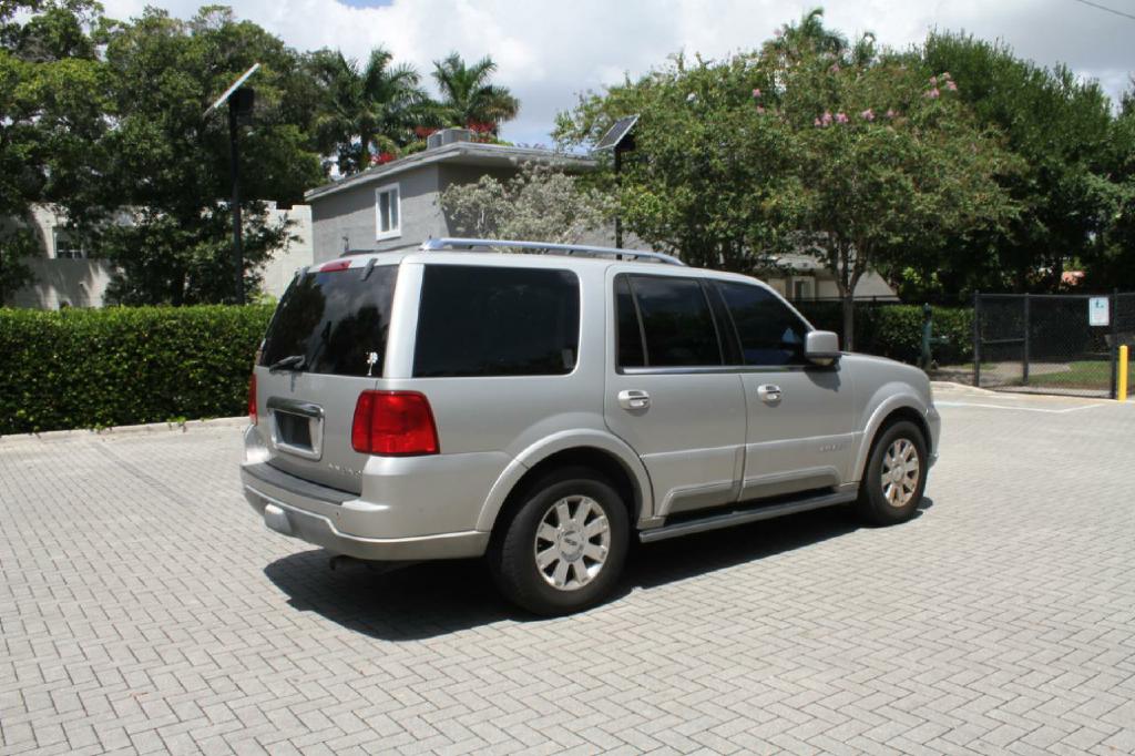 Photo 5 of this LINCOLN NAVIGATOR