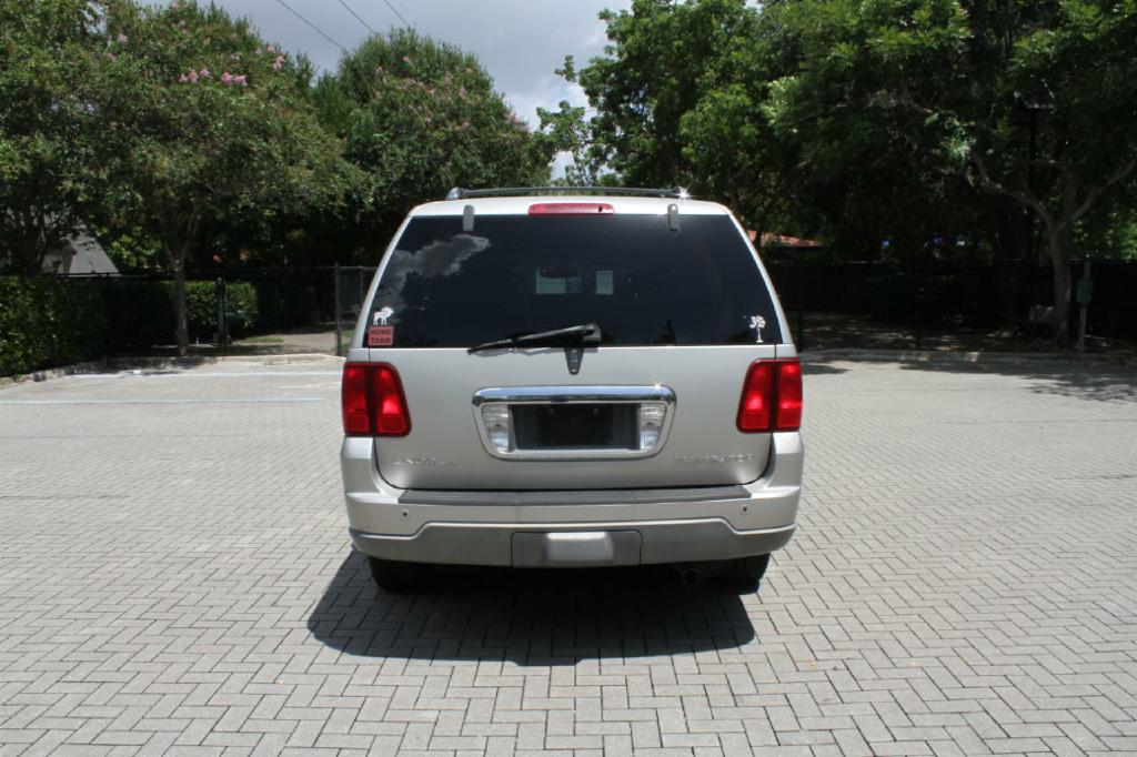 Photo 6 of this LINCOLN NAVIGATOR