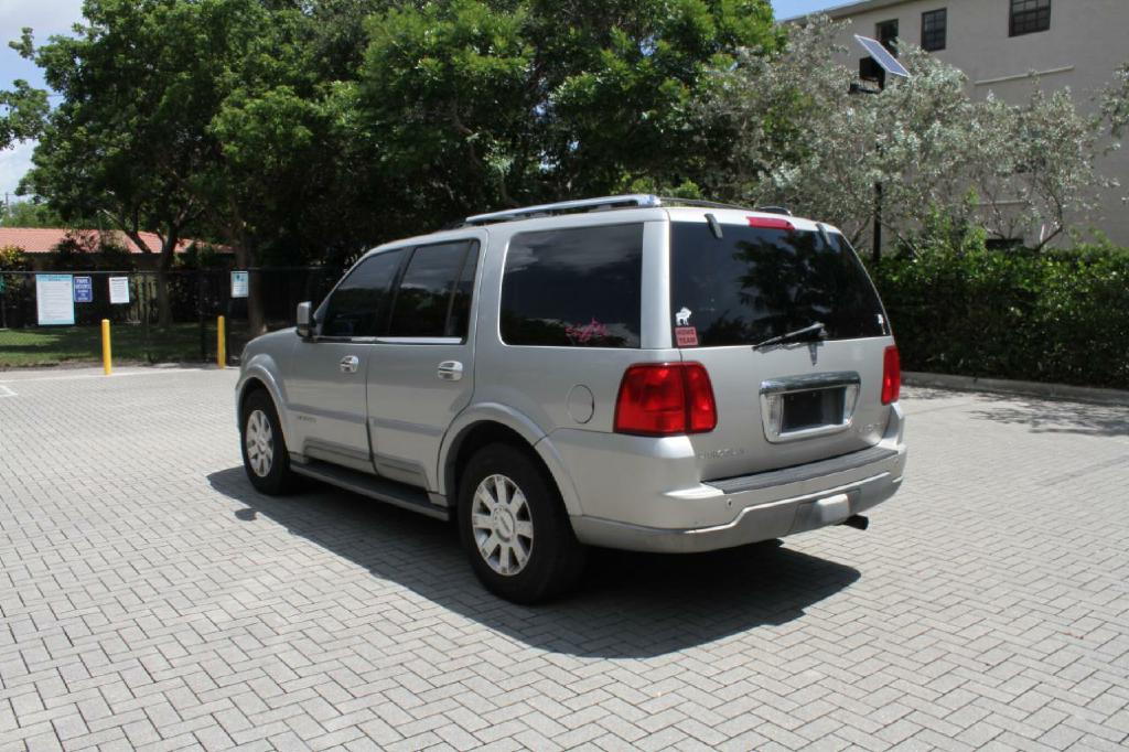 Photo 7 of this LINCOLN NAVIGATOR