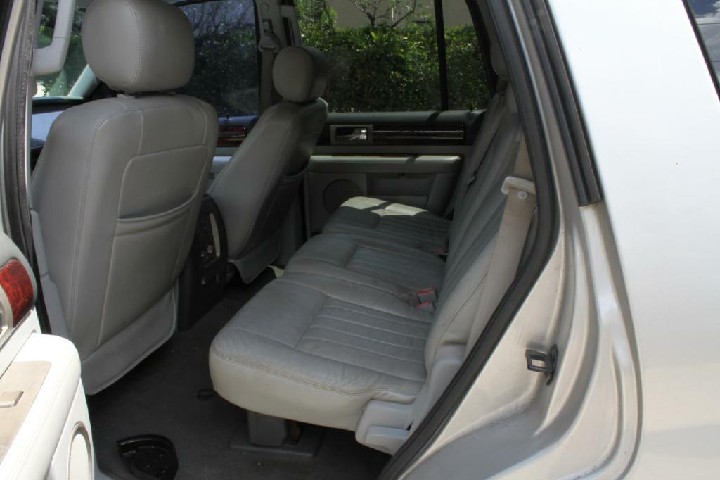 Photo 9 of this LINCOLN NAVIGATOR