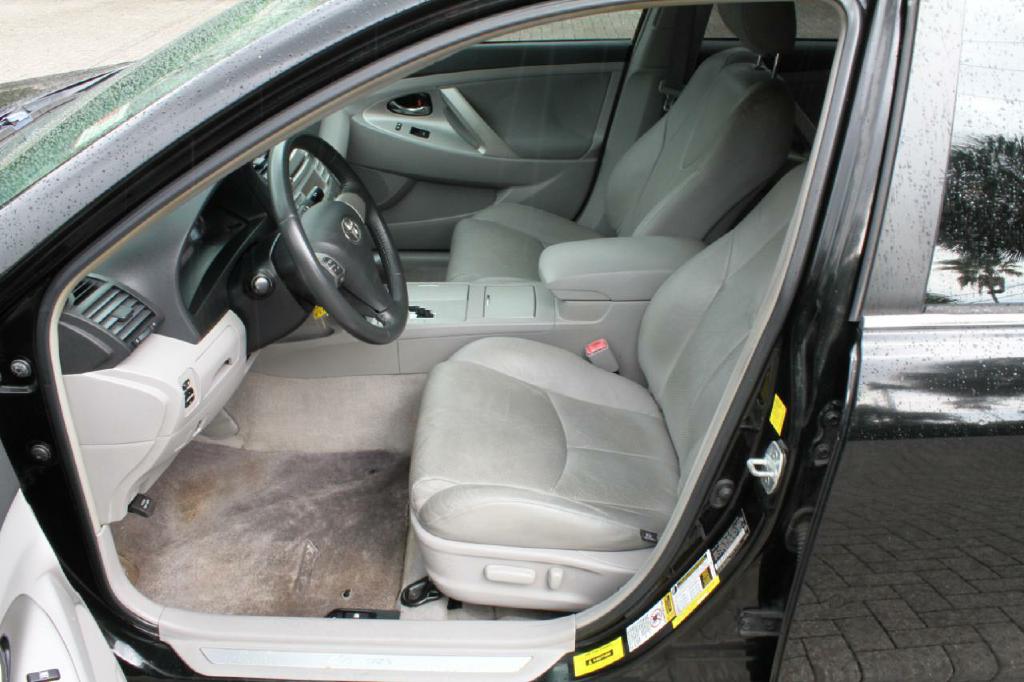 Photo 9 of this TOYOTA CAMRY