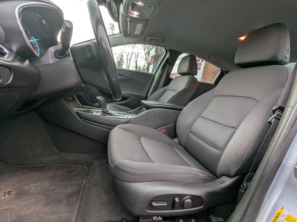 Photo 6 of this CHEVROLET MALIBU