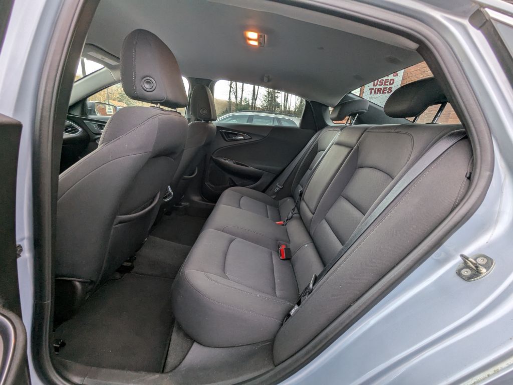 Photo 7 of this CHEVROLET MALIBU