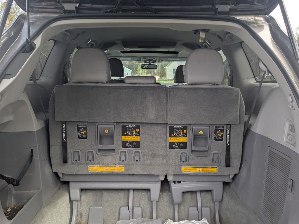 Photo 14 of this TOYOTA SIENNA