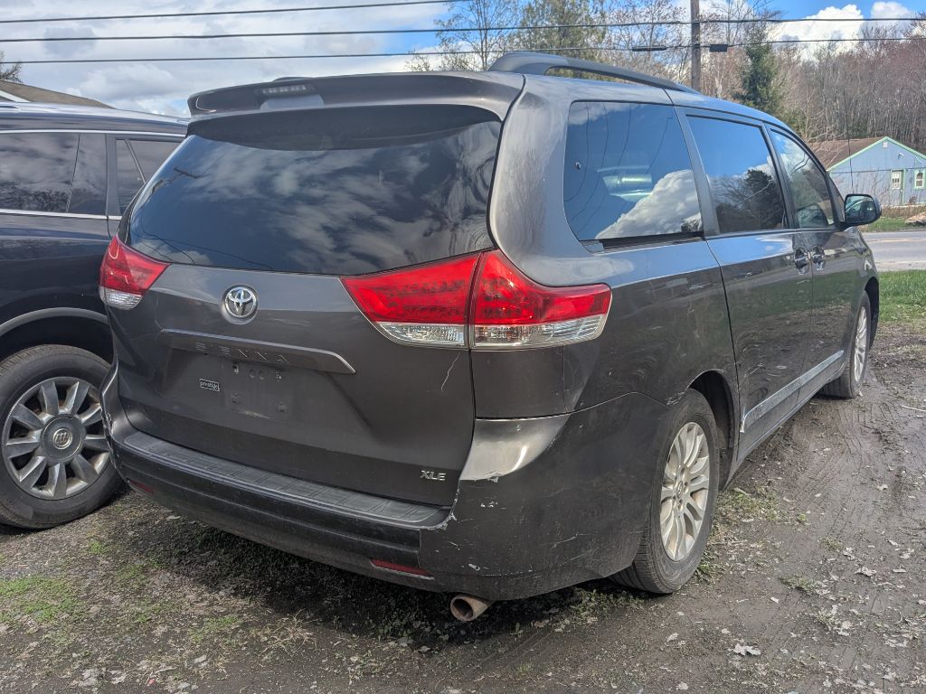 Photo 4 of this TOYOTA SIENNA