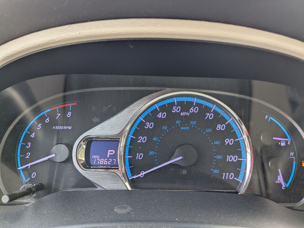 Photo 9 of this TOYOTA SIENNA