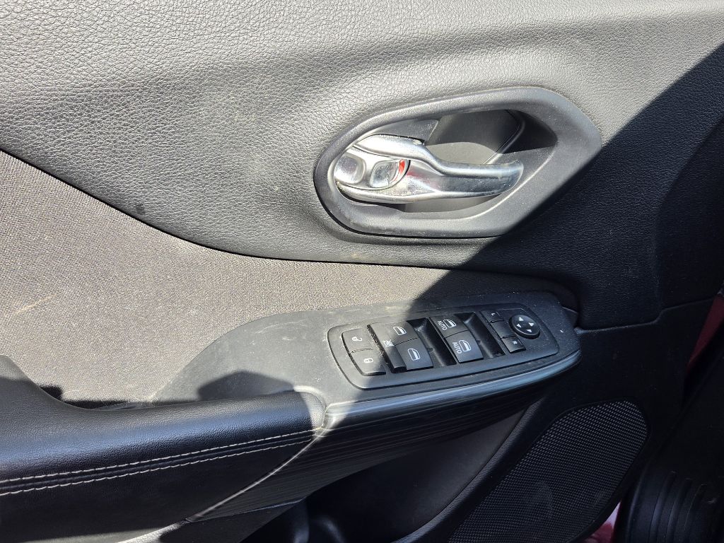 Photo 5 of this JEEP CHEROKEE