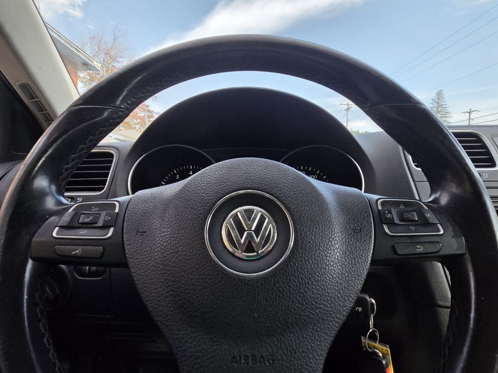 Photo 10 of this VOLKSWAGEN JETTA