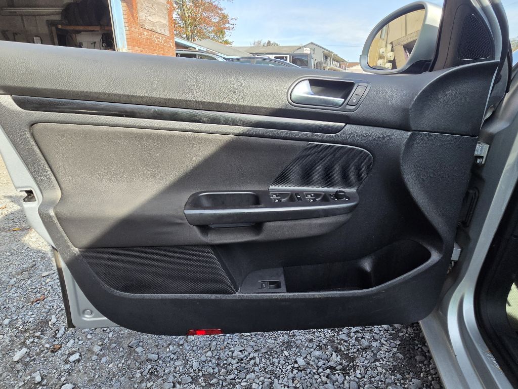 Photo 5 of this VOLKSWAGEN JETTA